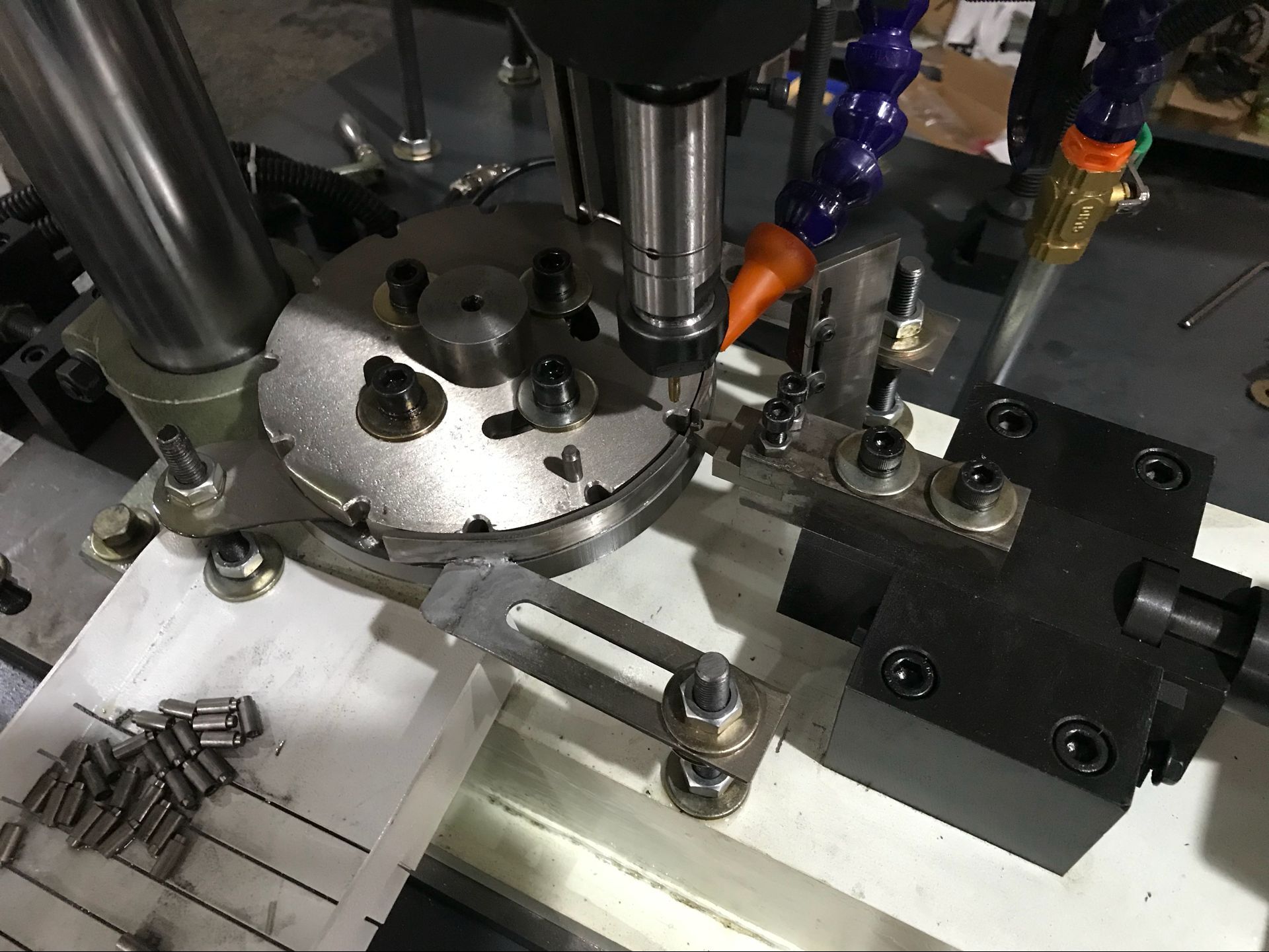 博鴻自動(dòng)攻絲機(jī) 博鴻自動(dòng)攻絲機(jī)